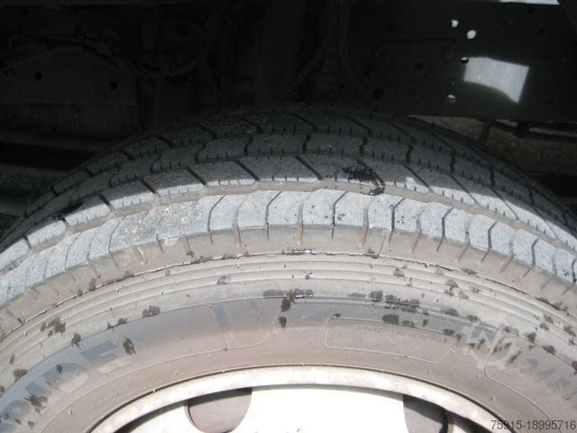 Furgoneta caja MERCEDES-BENZ 818 L Atego mit LBW / Euro 5 / nur 44.000 KM