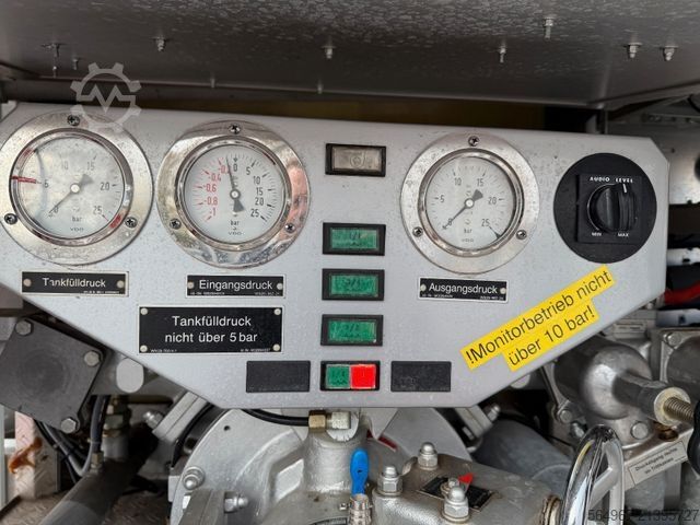 박스 트럭 MAN 12.222 Feuerwehr-LKW LF16 4x4 Allrad Expedition