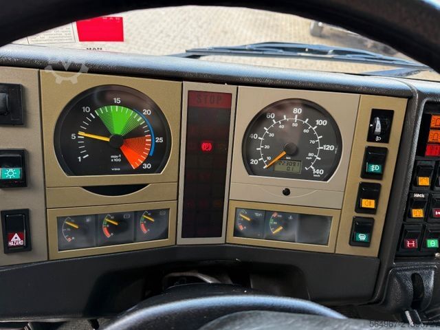 박스 트럭 MAN 12.222 Feuerwehr-LKW LF16 4x4 Allrad Expedition