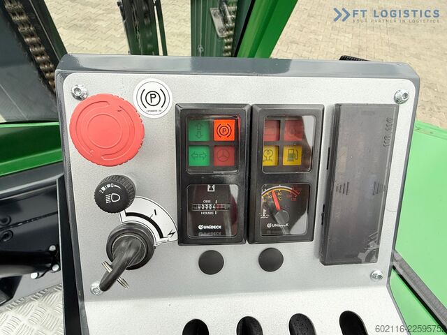 Carretilla retráctil de 4 vías Combilift CB3000 / TRIPLEX 4900MM / FREE LIFT