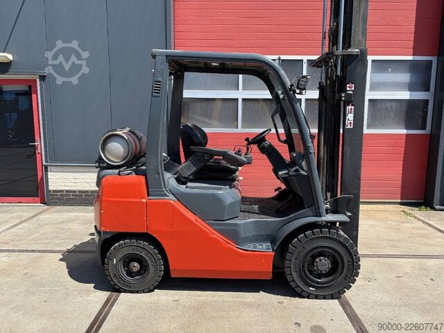  Toyota 02-8FGF25 2500 kg LPG heftruck