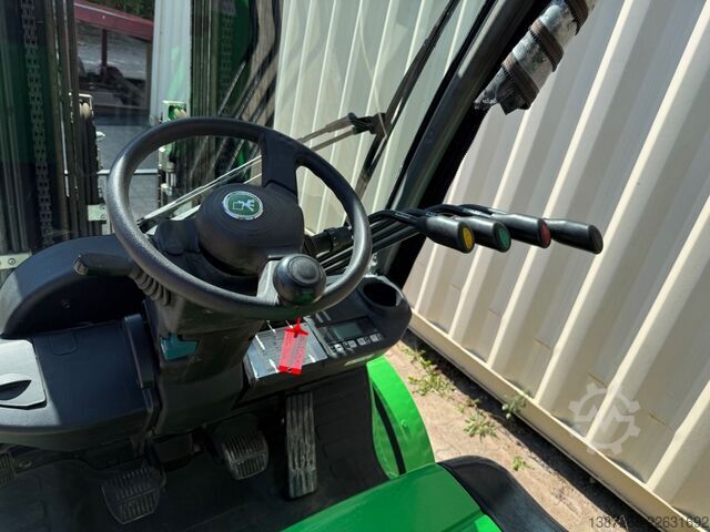 フロントローダーフォークリフト CESAB M330DV Diesel / 3 T  / 2025 BJ / 284 H / Waage
