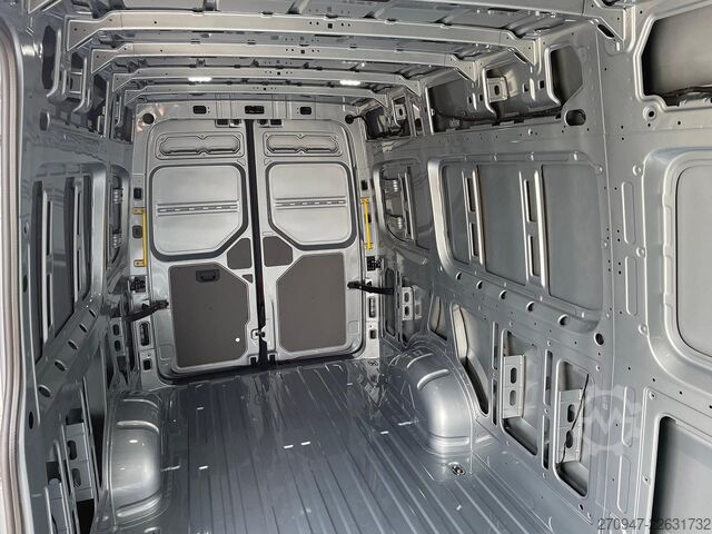 Furgoneta de caja alta MAN TGE 3.180 L4H3 Kasten 4x4 STANDHZ ACC LENKRADHZ