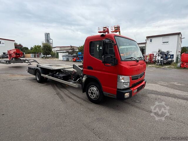 Xe vận chuyển Mitsubishi Fuso Canter cho thiết bị nâng Teupen LEO 30T bánh xích Mitsubishi Fuso Canter Transporter für Teupen LEO 30T Raupena