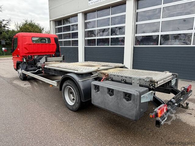Xe vận chuyển Mitsubishi Fuso Canter cho thiết bị nâng Teupen LEO 30T bánh xích Mitsubishi Fuso Canter Transporter für Teupen LEO 30T Raupena