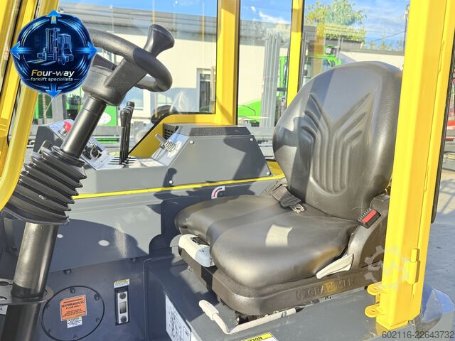 Carrello elevatore a 4 direzioni Combilift CB3000 GAS TRIPLEX 4900 CABIN POSITIONER