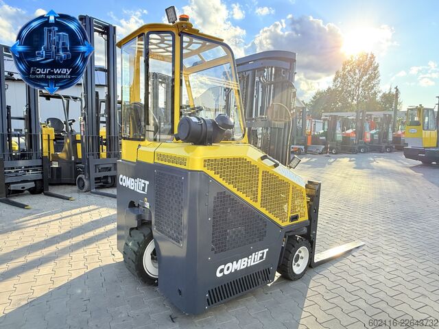 Carrello elevatore a 4 direzioni Combilift CB3000 GAS TRIPLEX 4900 CABIN POSITIONER