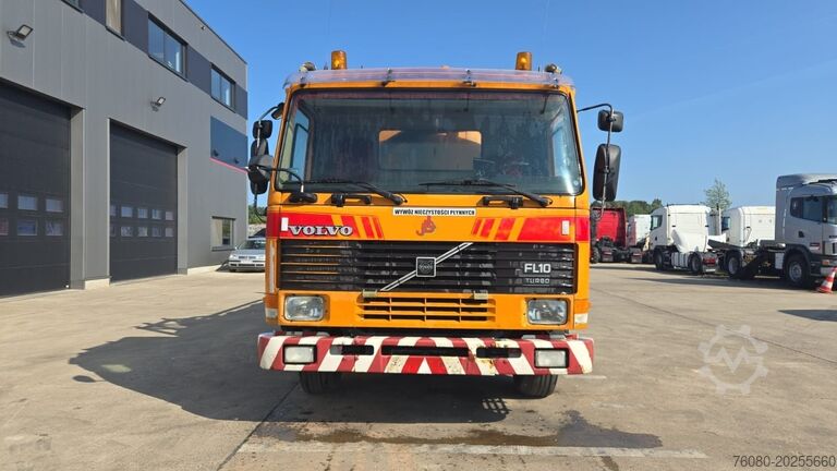 Vehículo de succión Volvo FL 10 - 320 (10500L + 1500L / 10 TYRES FULL STE...