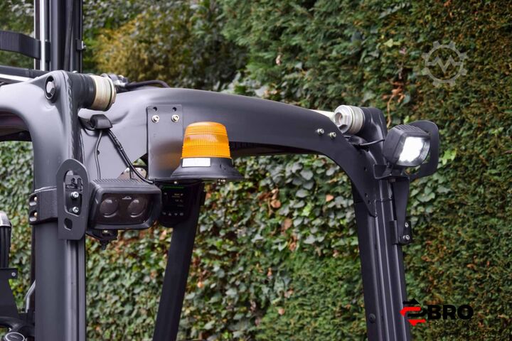 Carretilla elevadora de cuatro ruedas Linde E16-02 EVO Triplex