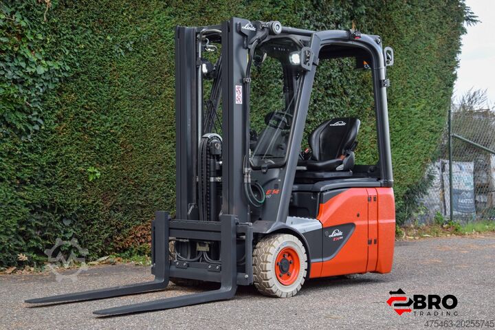 Carretilla elevadora de cuatro ruedas Linde E14-02 EVO triplex