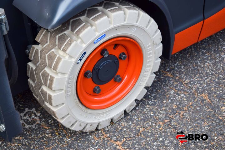 Empilhadeira de quatro rodas Linde E14-02 EVO triplex