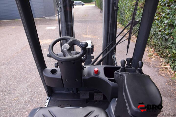 Empilhadeira de quatro rodas Linde E14-02 EVO triplex