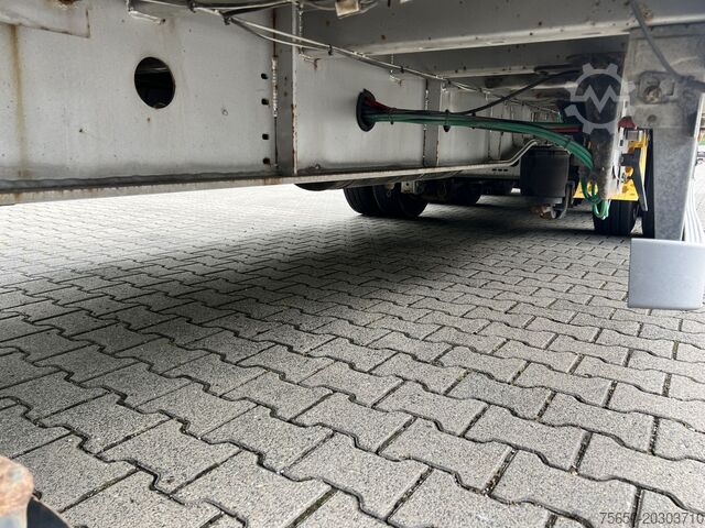 Niski poluprikolica Möslein STO 3 Schwebheim  3 Achs Satteltieflader