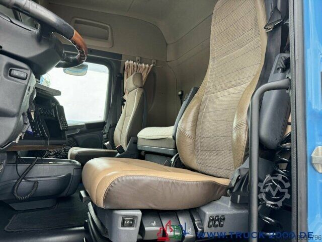משאית שטוחה Scania R 560 V8 Kran HIAB 185K hebt bei 11m = 1.500kg
