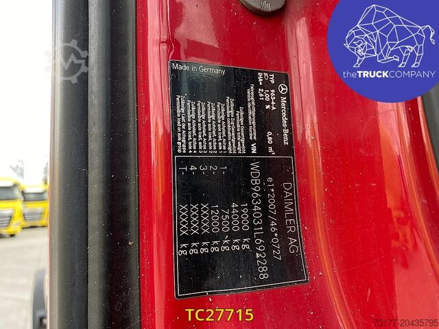 Estándar-SZM Mercedes-Benz Actros 1942