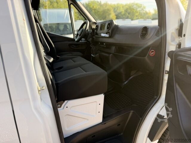 Hátíð loftrými sendibíll Mercedes-Benz Sprinter 319 L2H2 V6 3,0L AHK-3,5T Kamer