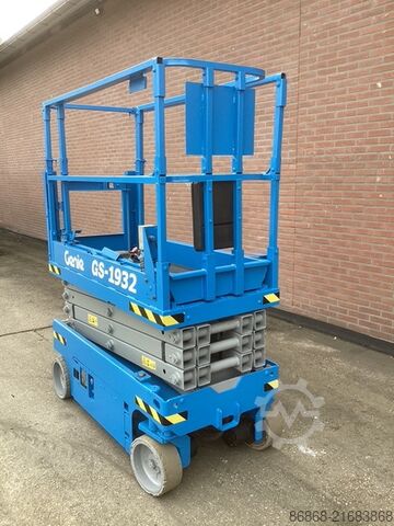 Używany podnośnik nożycowy Genie GS1932 (nowe baterie) GENIE GS1932