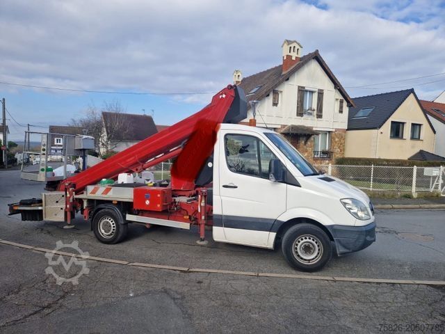 משאית פלטפורמת עבודה MERCEDES-BENZ 313 Hubarbeitsbühne