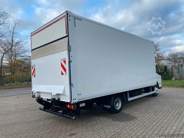 Vrachtwagen met bakwagen FUSO Canter 9C18 Koffer mit Ladebordwand