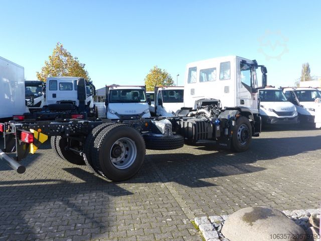 แชสซีรถตู้ IVECO Eurocargo 180E32K Radstand.4.185mm 2-Stück MY 25