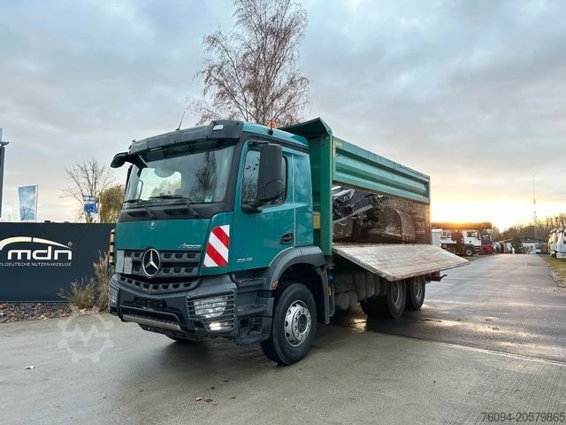 Tipper truck MERCEDES-BENZ Arocs 2646 6x4Selbstlader Kran Kipper Bordmatik
