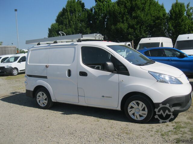 Van NISSAN E-NV200