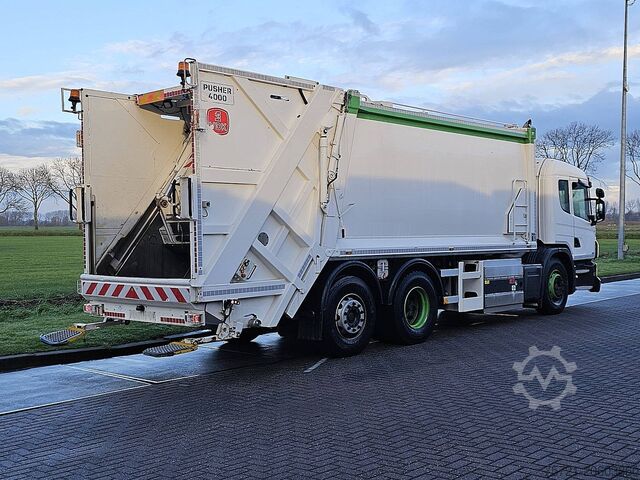Veículo de recolha de resíduos SCANIA P340 CNG