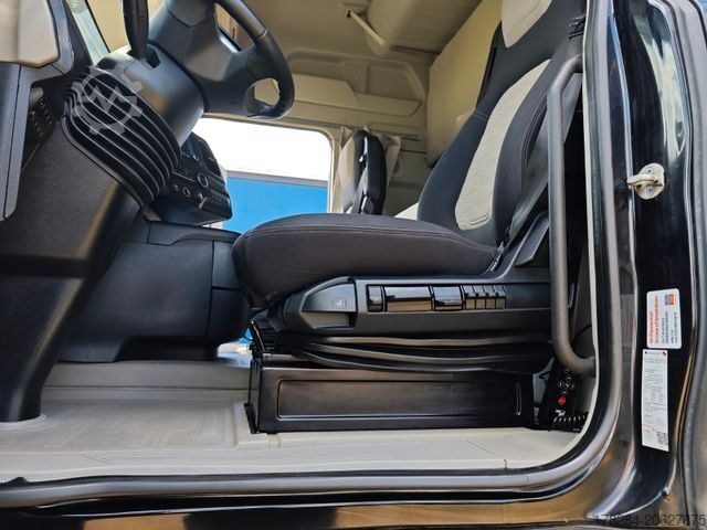 Tractor estándar FORD F-MAX LUX LED, Intarder, Standklima, RDKS, Voll