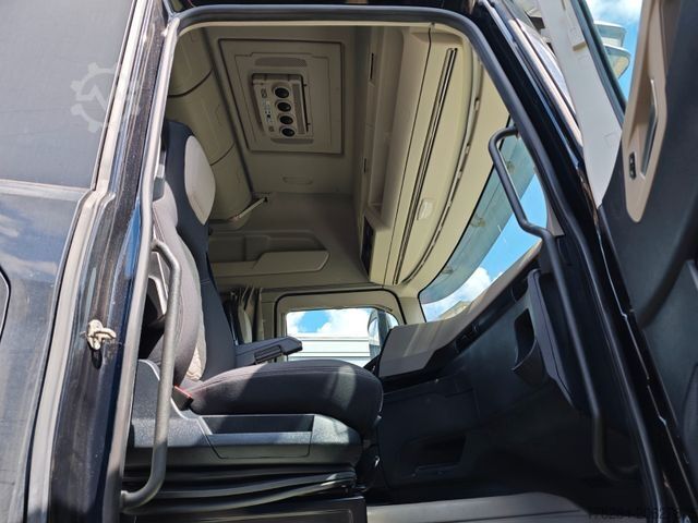 Tractor estándar FORD F-MAX LUX LED, Intarder, Standklima, RDKS, Voll