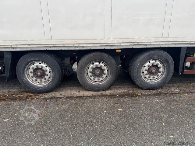 Koffer Schmitz Cargobull 3-ASS GESLOTEN OPLEGGER