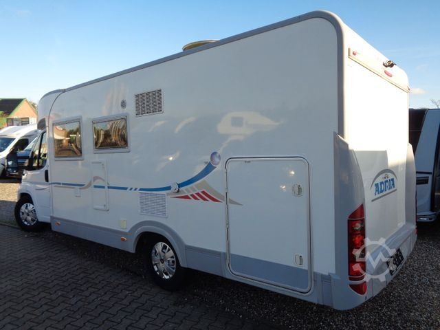 अर्ध-संयोजित कैम्पर ADRIA Coral 680 SL *Markise*Navi*auto. SAT*u.v.m.*