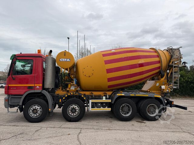 コンクリートミキサートラック Mercedes-Benz Actros 4141