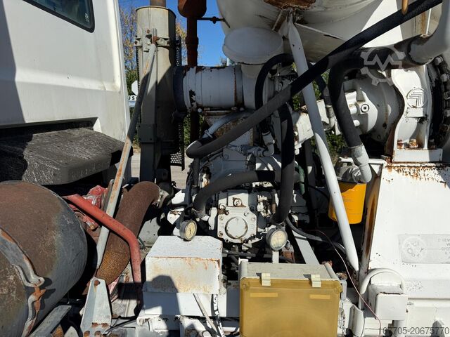Concrete mixer truck Astra HD7 64.38