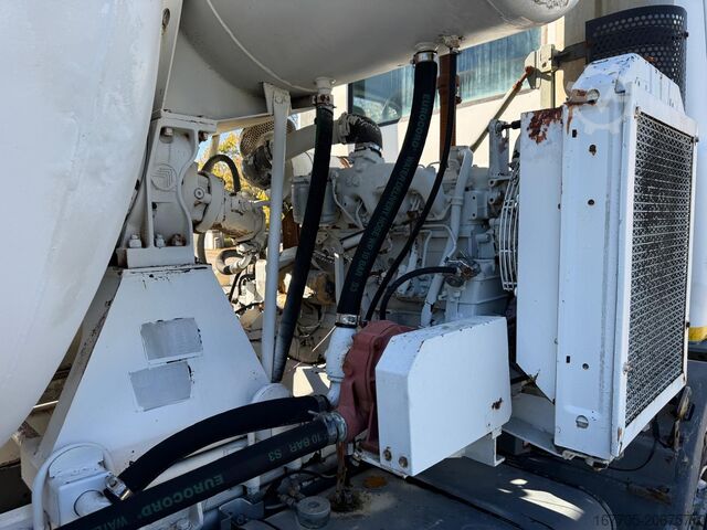 Concrete mixer truck Astra HD7 64.38