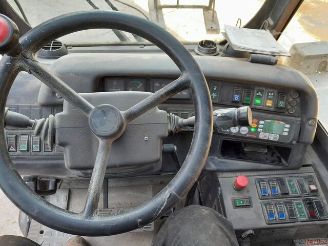 Manipuladora telescópica giratoria Manitou MRT2150