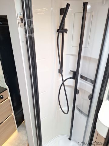 Autocaravana semi-integrada HYMER/ERIBA B-Klasse MC T 600 Hubbett