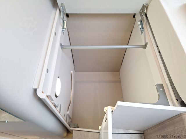 Autocaravana semi-integrada HYMER/ERIBA B-Klasse MC T 600 Hubbett