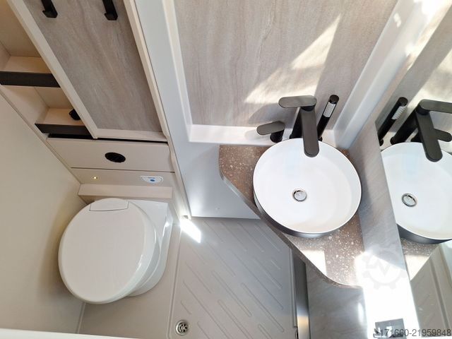 Autocaravana semi-integrada BÜRSTNER Signature SFT 7.1 ** Automatik **