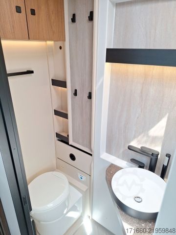 Autocaravana semi-integrada BÜRSTNER Signature SFT 7.1 ** Automatik **