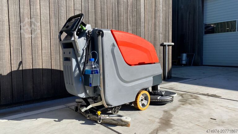 Veegmachine boenmachine schoonmaak HAKO B70