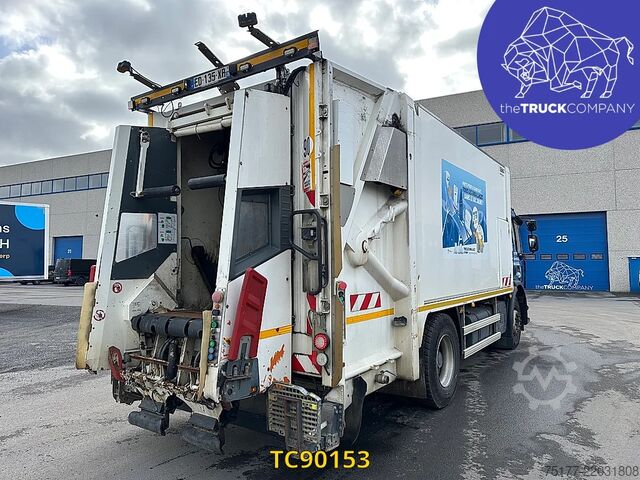 Véhicule de collecte des déchets Renault D 320