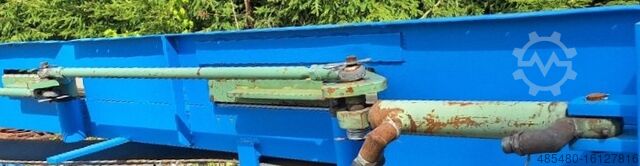 Belt conveyor with 5 kickers  