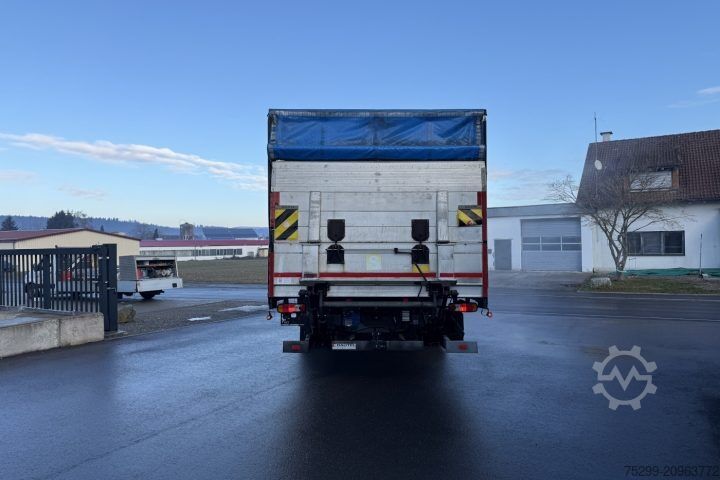 מנוף מותקן על משאית Renault D Wide 18.380 4x2 F130A.22 / Swiss-Vehicle