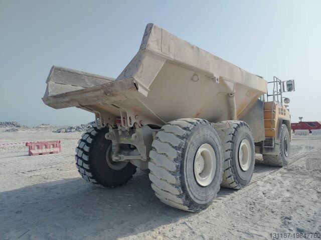 自卸卡车 Komatsu HM400-3R (4 pieces available in Abu Dhabi)