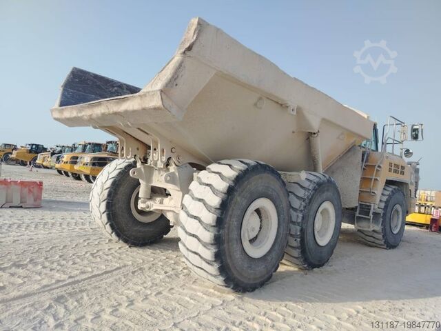自卸卡车 Komatsu HM400-3R (4 pieces available in Abu Dhabi)