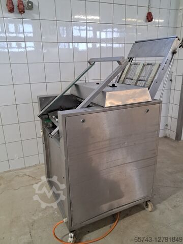 Pretzel leaching machine