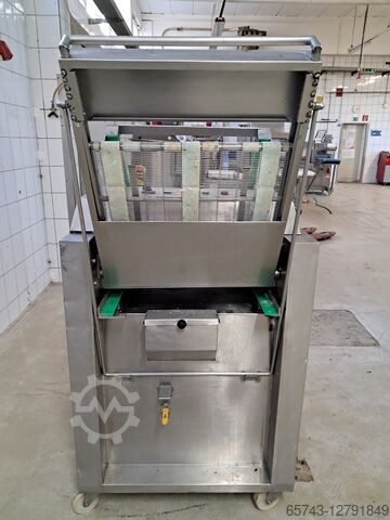 Pretzel leaching machine