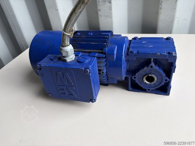 SEW-EURODRIVE WA20DT71D4BMG 0,37 kW, 43 omdr./min, 54 Nm, i=32,09, Bremse 230 VAC SEW-EURODRIVE WA20DT71D4BMG 0,37 kW 43 obr./min 54 Nm i=32,09 Hamulec 230 VAC SEW-EURODRIVE WA20DT71D4BMG 0,37 kW 43 obr./min 54 Nm i=32,09 Hamulec 230 VAC