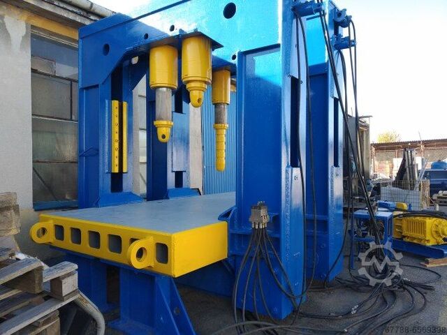 Hydraulic gantry press 