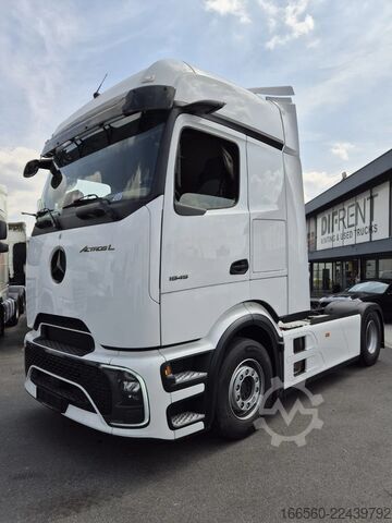Standardowy ciągnik Mercedes-Benz Actros 1945 LS